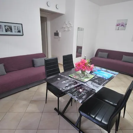 Moderne Ferienwohnung Nah Am Mit Pool In Apartamento